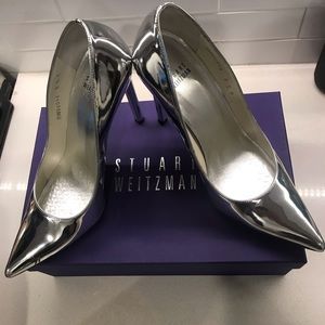 Stuart Weitzman Queen Silver Specchio Pumps